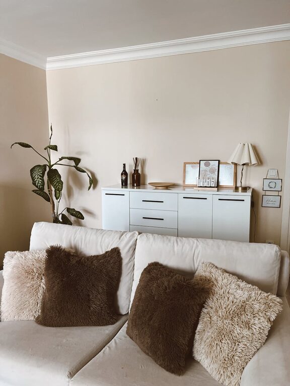 Tips for Creating a Cosy and Inviting Living Room on a Budget