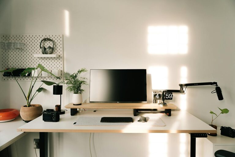 Top Tips for Organising a Clutter-Free Home Office Space
